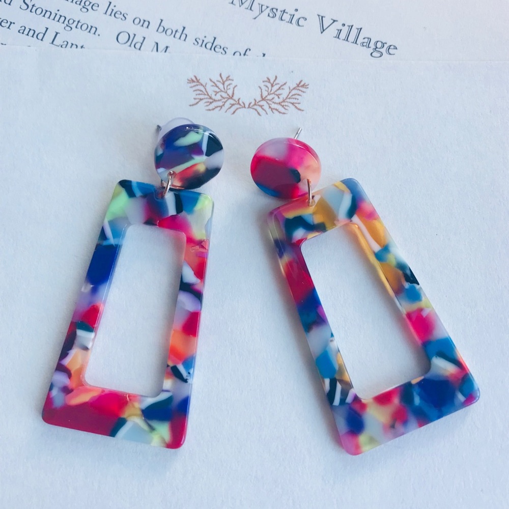 ✨Host Pick✨ New Vintage Look Rainbow 🌈  Earrings - Picture 4 of 4